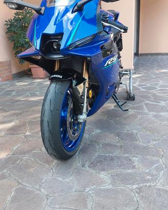 YAMAHA R9