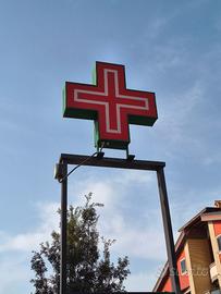 Croci e insegna parafarmacia