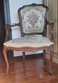 poltroncina in legno  rivestita in gobelin