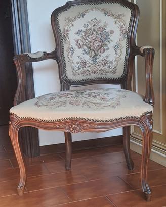 poltroncina in legno  rivestita in gobelin