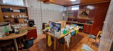 cucina completa di elettrodomestici