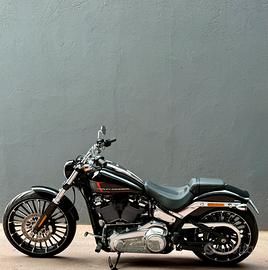 Harley Davidson breakout 117 Vivid Black 2023