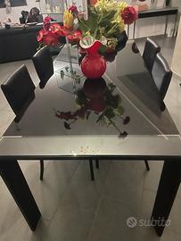 Tavolo in vetro e legno