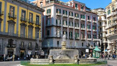 2 LOCALI A NAPOLI