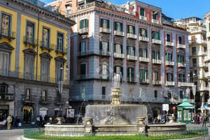2 LOCALI A NAPOLI