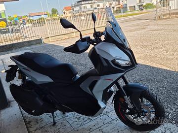 APRILIA SR GT 400