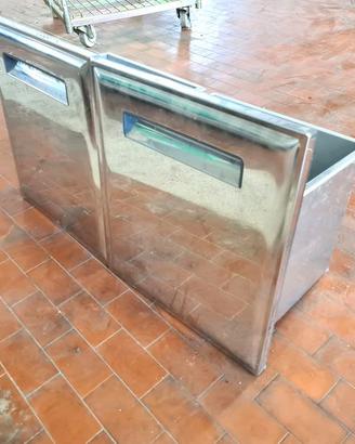 2 cassetti ad incastro per banco refrigerato usati