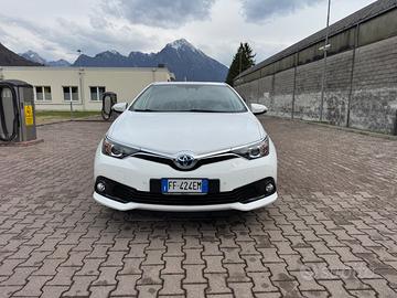Auris II 2015 1.8h Lounge cvt