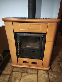 Stufa a legna ventilata in ceramica + tubi