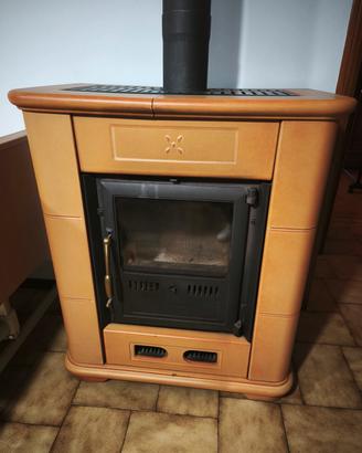 Stufa a legna ventilata in ceramica + tubi