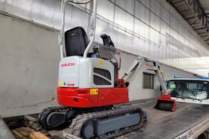 Miniescavatore Takeuchi TB 210R usato