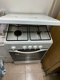 Fornello compreso di forno a gas