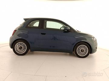 Fiat 500e icon 42kwh dicembre 2022 navigatore
