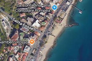 Paradiso pressi fontane posto auto/moto