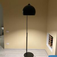 Lampada da terra ad arco nera stile IKEA
