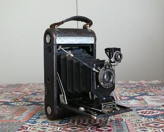 Fotocamera vintage a soffietto