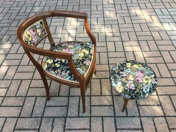 Sedia con pouf antica