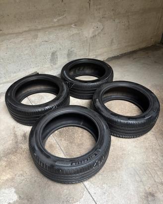4 ruote MICHELIN 235/45 R18