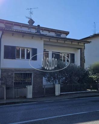 Villa di 181 m² con più di 5 locali e box auto dop