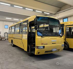 Autobus-scuolabus Iveco 100E18 cacciamali 56 posti