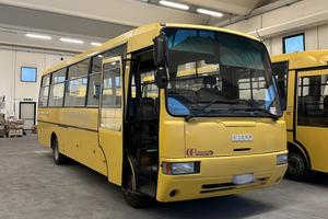 Autobus-scuolabus Iveco 100E18 cacciamali 56 posti
