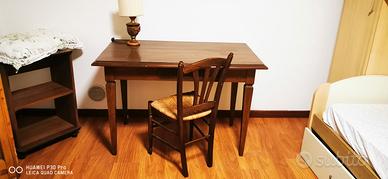 Scrivania  in legno 
