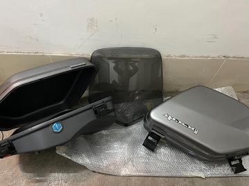 Coppia borse laterali e cupolino parabrezza basso