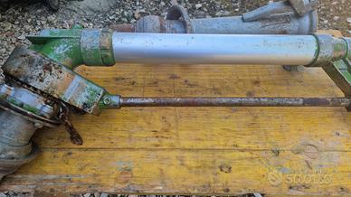 Irrigatore e cavalletti