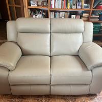 Divano in pelle nuovo