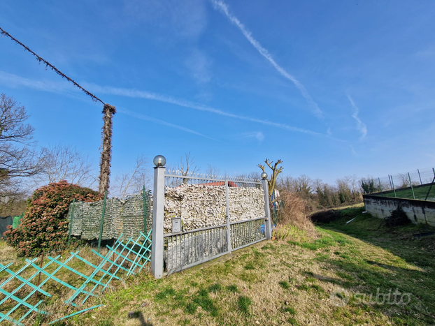 Casa in legno con piscina esterna