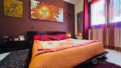 letto in legno dal profilo basso