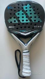 Adidas Arrow Hit Light di Ari Sánchez