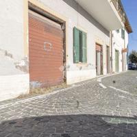 NEGOZIO A CASTELNUOVO DI PORTO