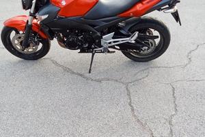 Suzuki gsr 600