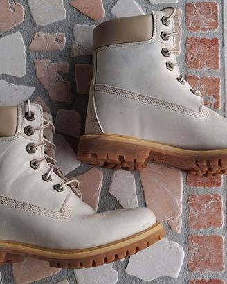 Stivaletti Timberland  in nabuk beige