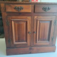 Mobili in legno massello