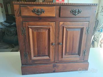 Mobili in legno massello