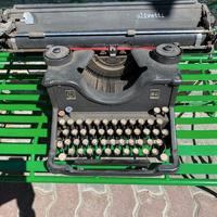 Macchina da scrivere Olivetti M40