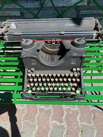 Macchina da scrivere Olivetti M40