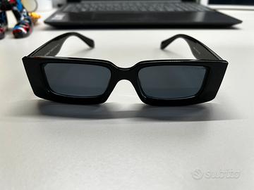 Occhiali alla moda, con tutto il packaging nuovi.