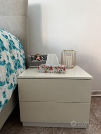 2 comodini da 2 cassetti