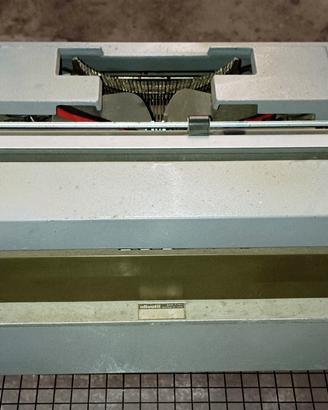 Macchina da scrivere Olivetti