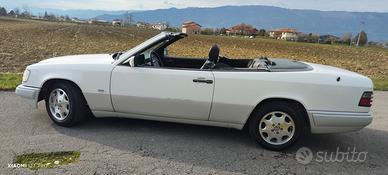 Mercedes-benz E 200 CABRIO (Mosca bianca)