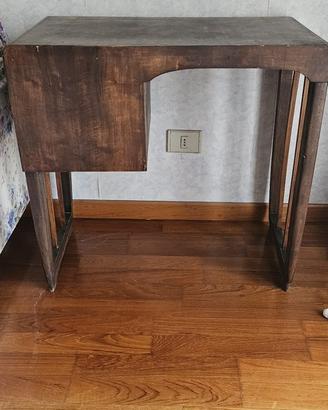 Scrivania in legno d’epoca