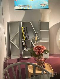 Libreria sospesa in metallo IN OUT