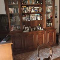 libreria in legno e vetro
