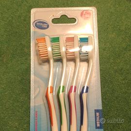 Confezione 4 spazzolini da denti