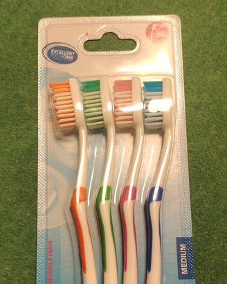 Confezione 4 spazzolini da denti