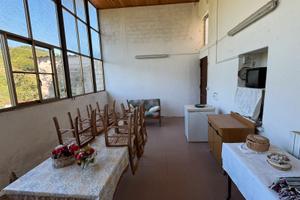 Casa indipendente con corte e terreni