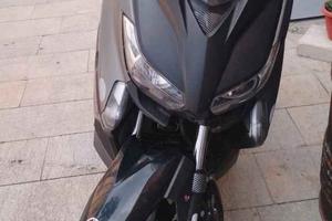 scooter Yamaha xmax 400